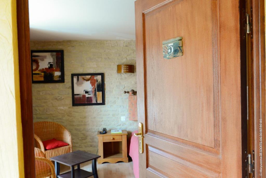 Auberge De La Mue Thaon Luaran gambar